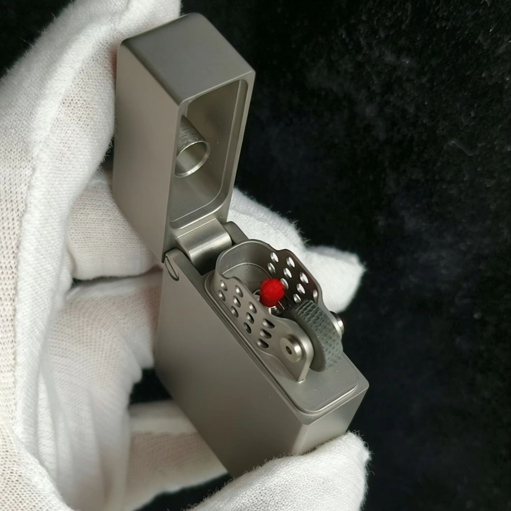 Titanium Alloy Trench Lighter  - مراجعة Fire Starting Kit وسعره
