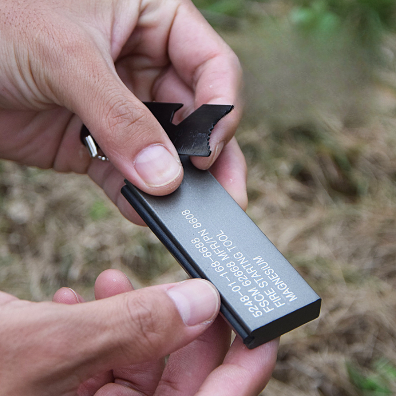 Waterproof Magnesium Flint & S - مراجعة Fire Starting Kit وسعره