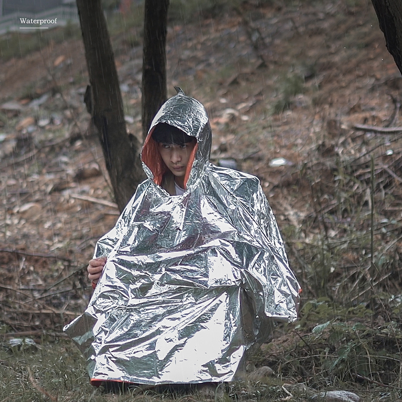 Emergency Raincoat Poncho PE A - مراجعة Survival Blanket Reflective وسعره